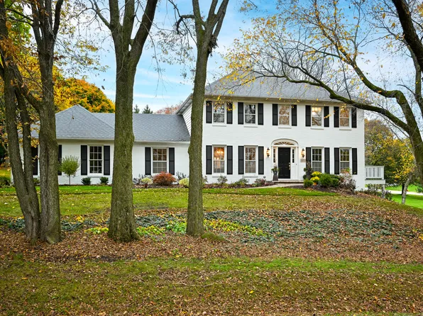 102 Crane Rd, Saint Charles, IL 60175