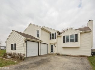 831 Casey Ln, Harvard, IL 60033
