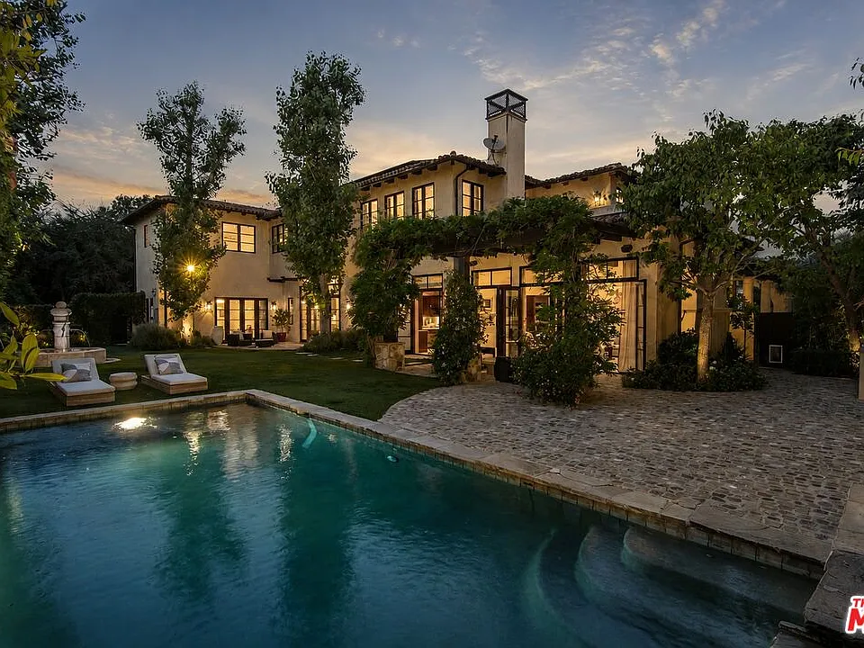 1221 Minorca Dr