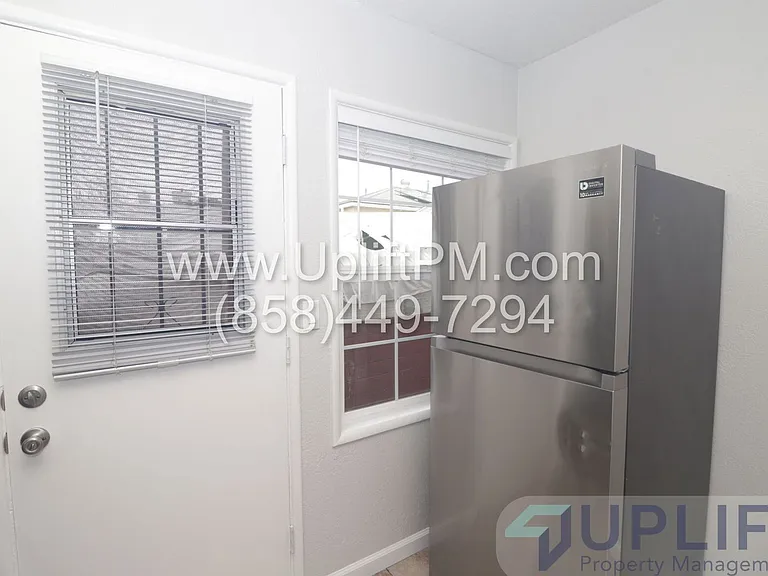 4833 Castle Ave — Photo 28