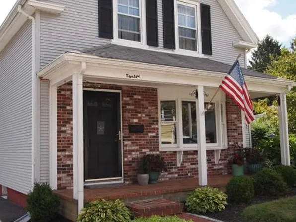 12 Hamilton St, Plymouth, MA 02360