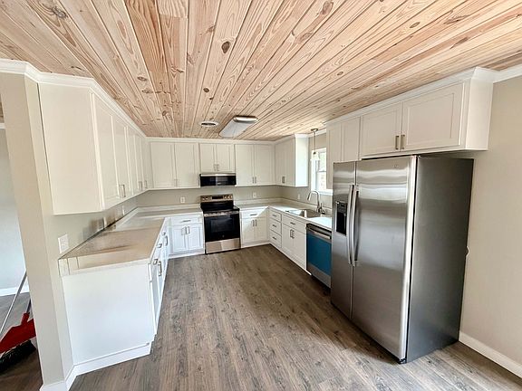 3rd image of 111 Walden Dr
