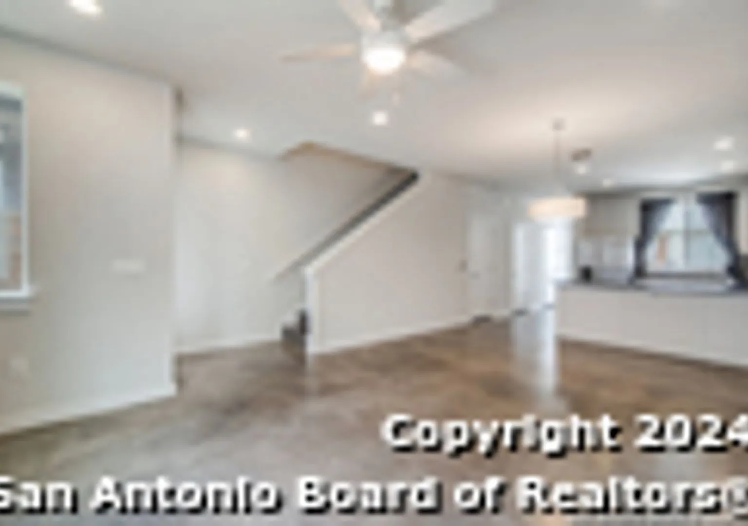 330 Clay St — Photo 4