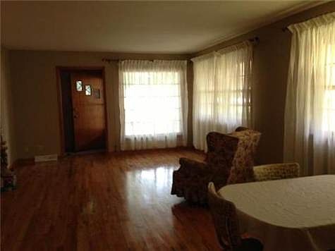 4th image of 922 4th Ave