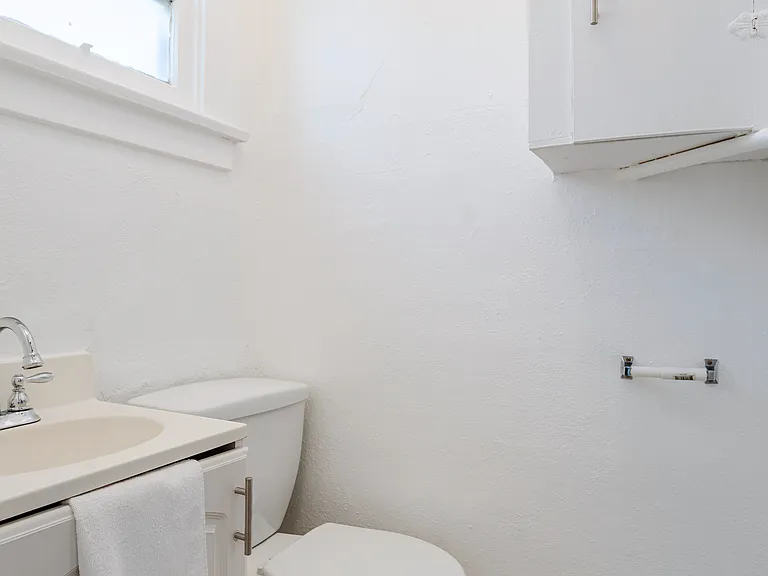 653 Flower Ave #C — Photo 10