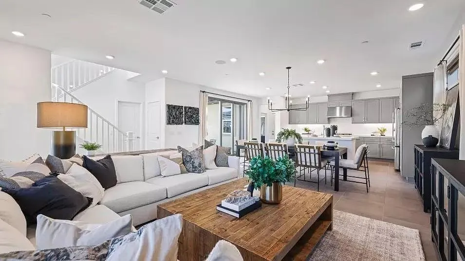 4 bed, 3.5 bath, 2246 sqft, $5,195 — Photo 4