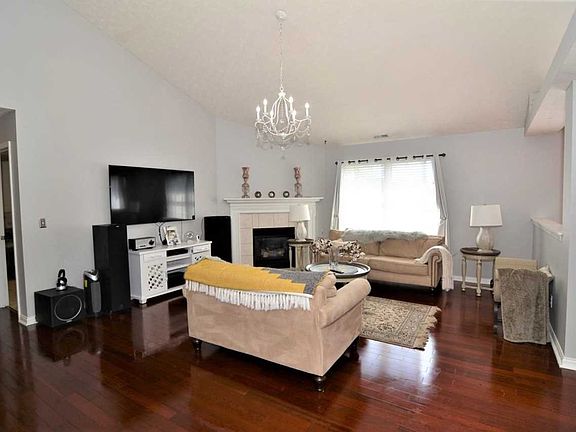3rd image of 5961 Sayward Dr