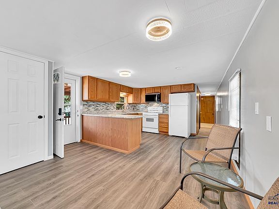 3rd image of 721 E Chicago St Lot 54