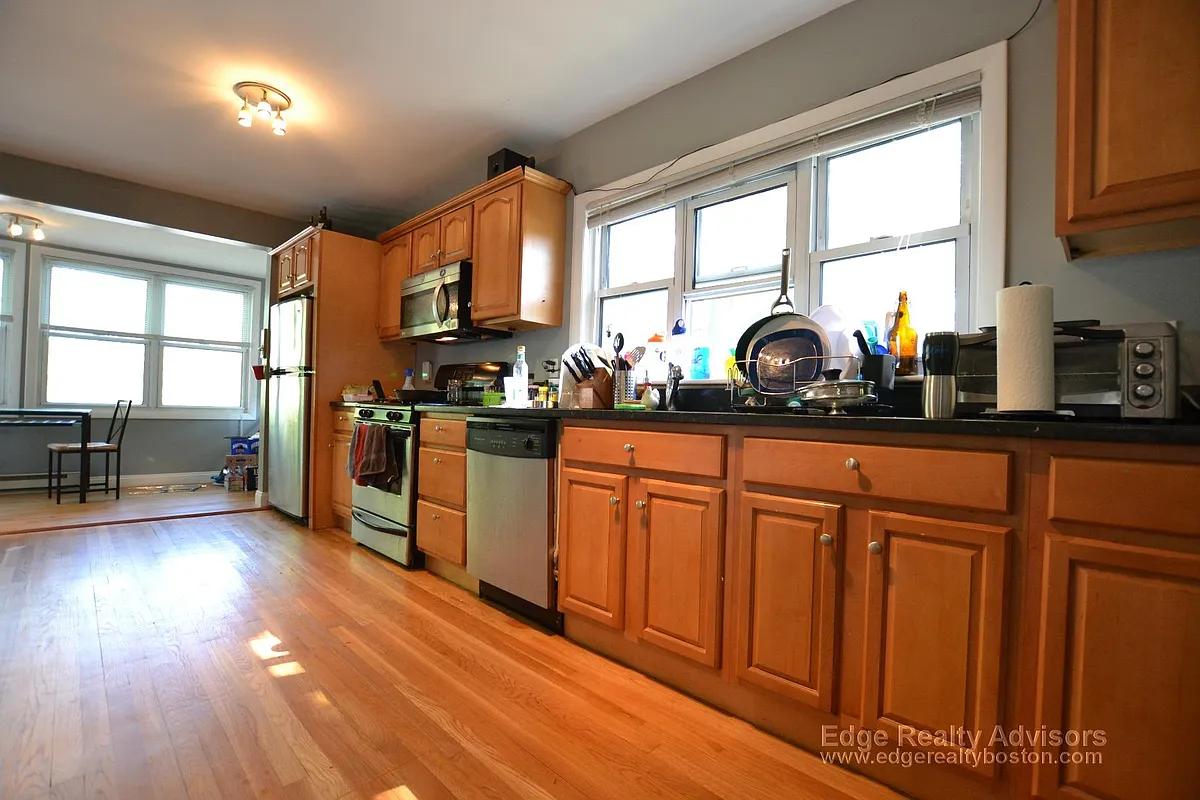 Building Photo - 61-63 Surrey St #2