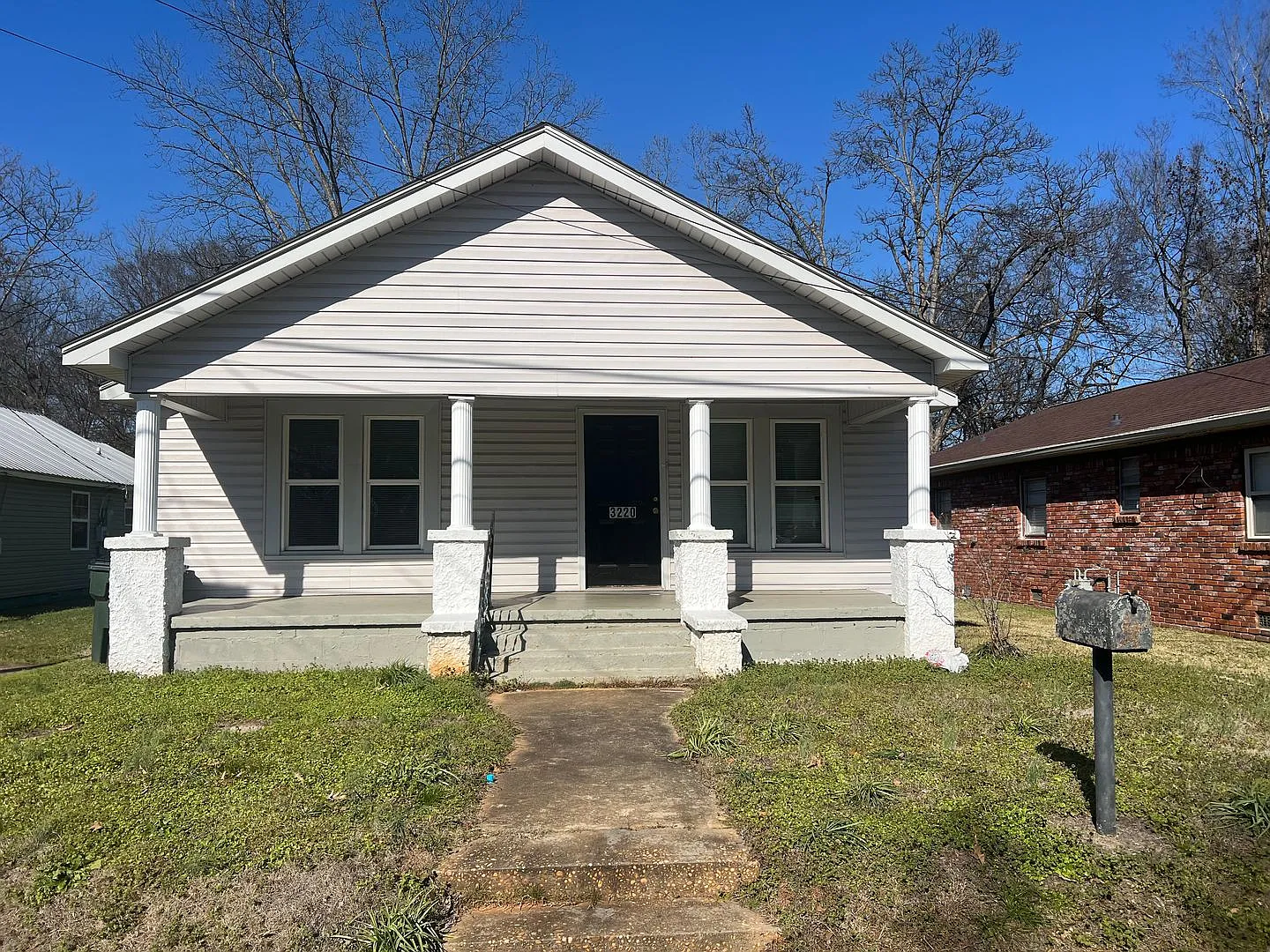 2 Bedroom 1 Bathroom Home in the West End — Photo 1