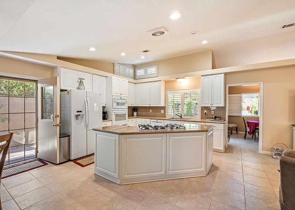 1st image of 76820 Bishop Pl