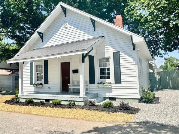 229 W Gray Ave, Mooresville, NC 28115