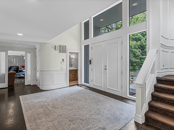 3rd image of 6 Fox Hunt Ct