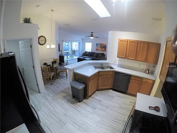 5th image of 945 Clear Creek Cir