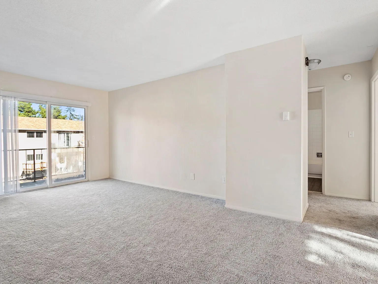 Emerald Grove Apartments — Photo 4