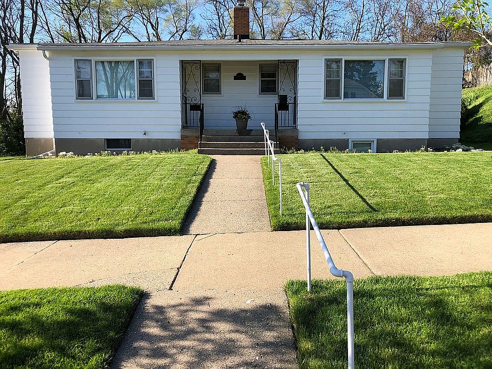 1st image of 1015 Crescent St NE