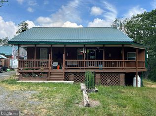 555 Yellow Pine Dr, Wardensville, WV 26851