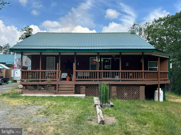 555 Yellow Pine Dr, Wardensville, WV 26851