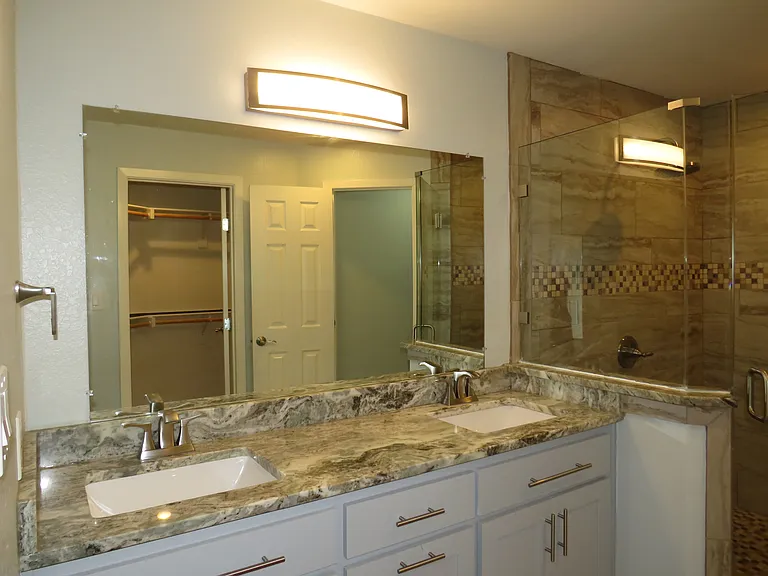 1026 Thomas St — Photo 24
