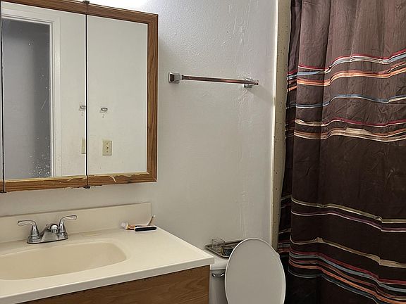 Full guest bathroom