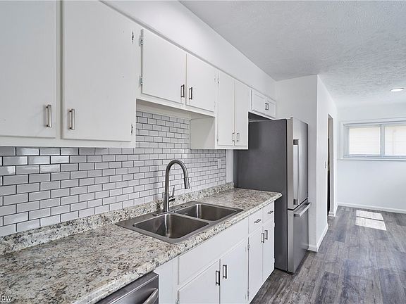 2nd image of 33 Ledgewood Dr