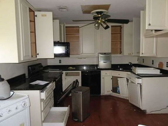 3rd image of 9957 Campus Way S