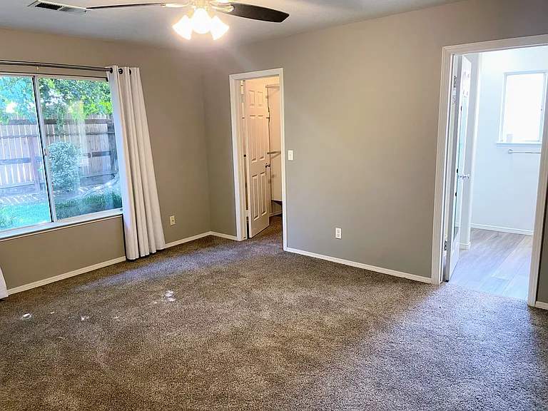 3404 N Forestiere Ave — Photo 9