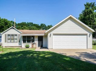 14227 N Edgewater Dr, Chillicothe, IL 61523