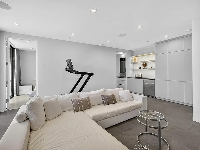 703 N Lucia Ave — Photo 7