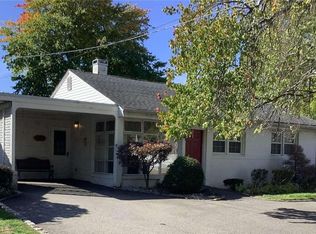 160 Tottenham Rd, Lynbrook, NY 11563