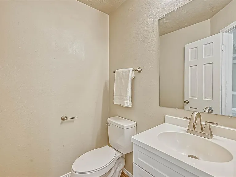 2478 Woodbury St — Photo 12