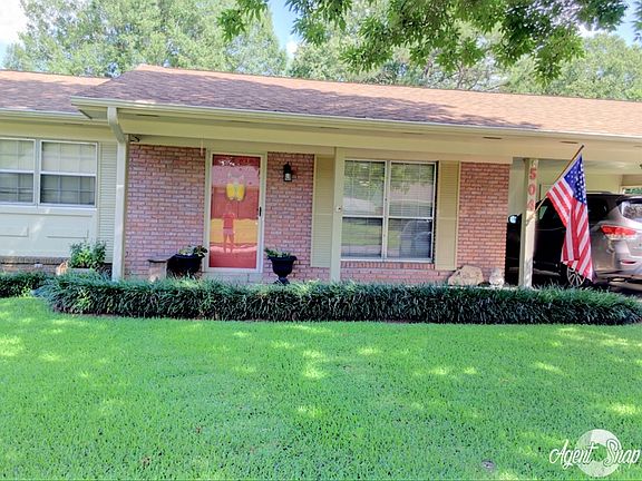 2nd image of 504 Meadowview Dr