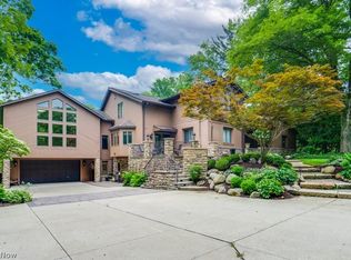 8465 Whitewood Rd, Brecksville, OH 44141