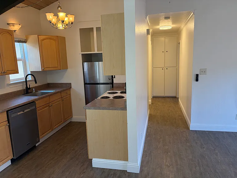 852 Division St #10 — Photo 6