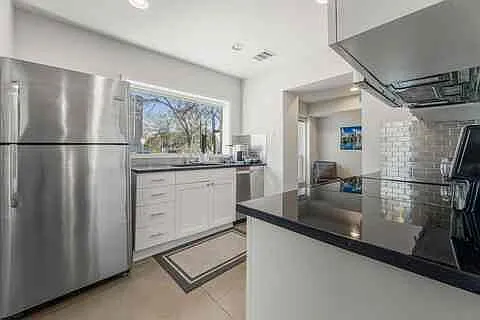 1 bed, 704 sqft, $2,500 — Photo 3