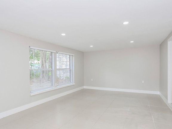 5th image of 9064 Polk Ave #3BDS