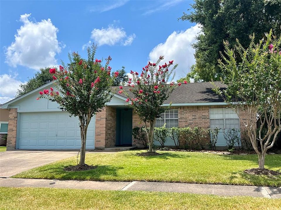 1st image of 2922 Windemere Dr