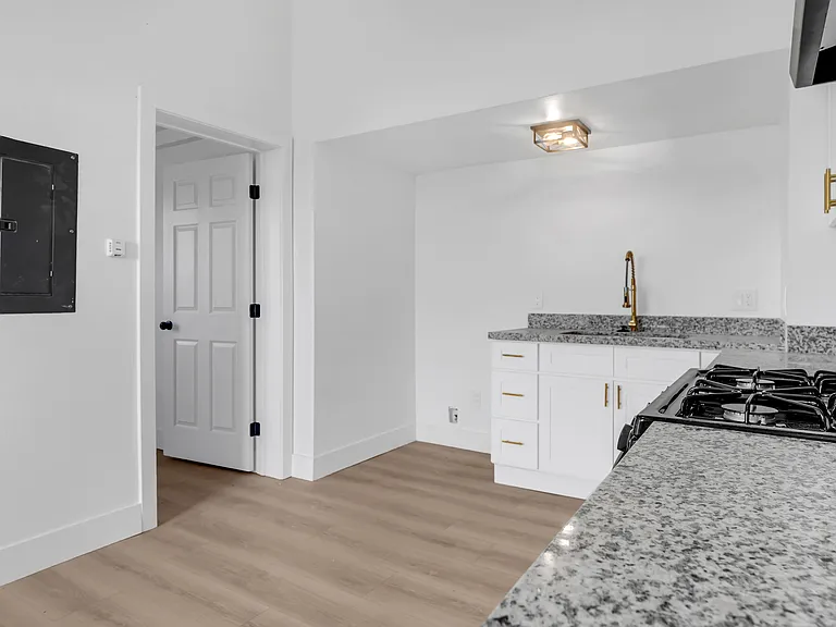 950 W 7th St #3 — Photo 5