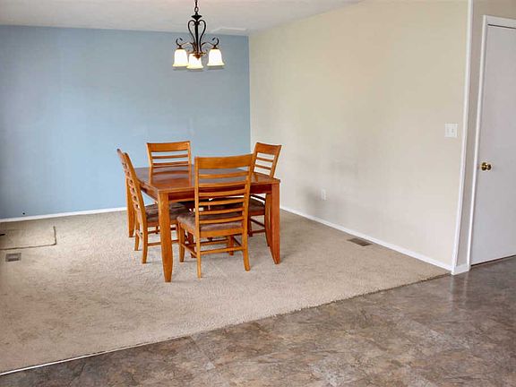 3rd image of 3612 Beaumont Ct