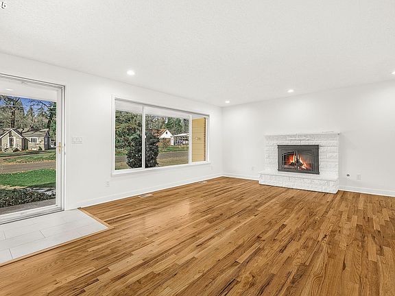 4th image of 2810 SE Swain Ave