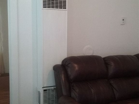 3rd image of 614 E Park St