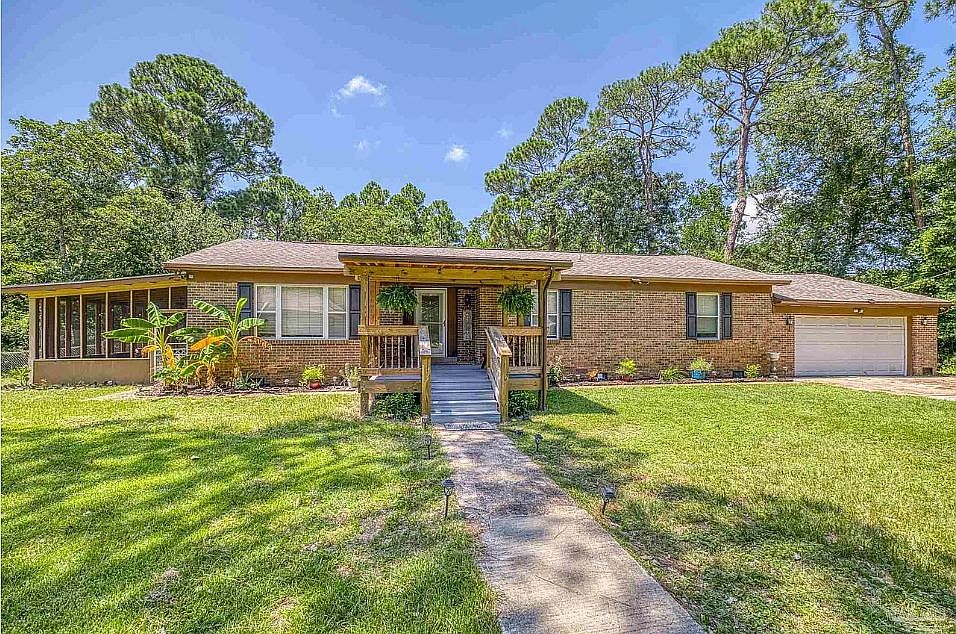 1st image of 3044 Laurel Dr