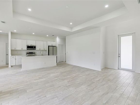 4th image of 236 McArthur BLVD