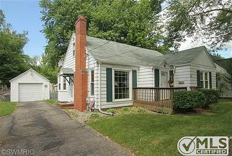 323 Pleasantview Dr photo 1