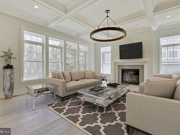 2nd image of 1603 Woodmoor Ln