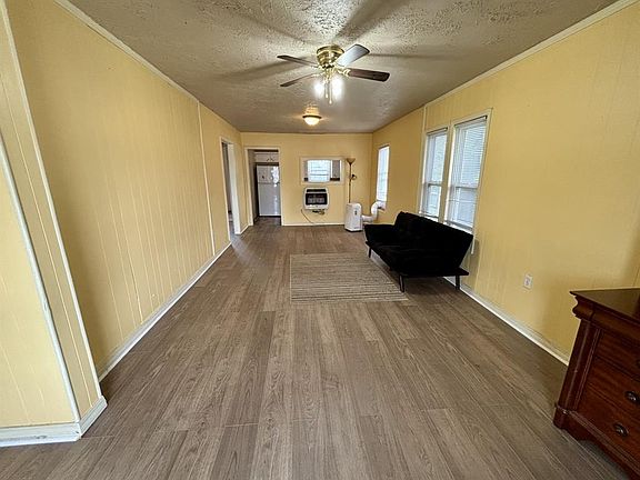 5th image of 703 W B Ave