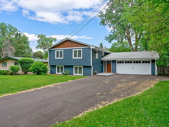 4th image of 540 Orchid Ln N