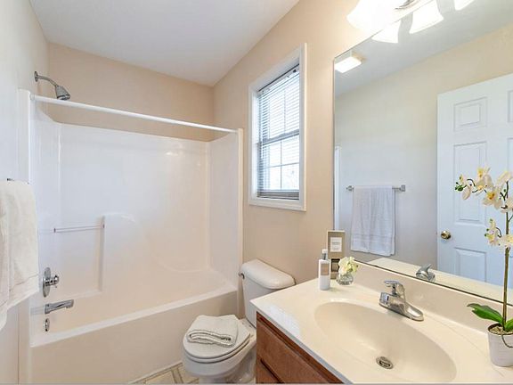5th image of 101 Somerset Ct #4