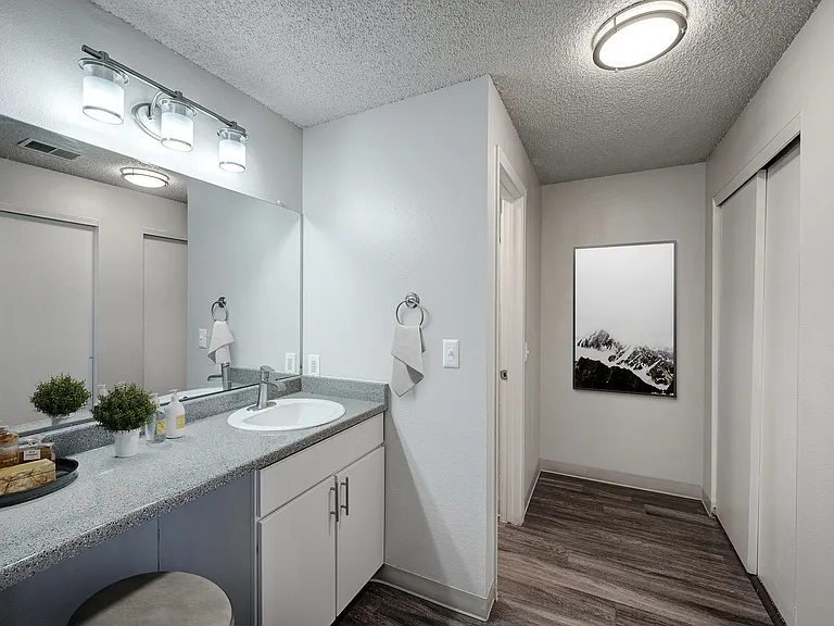 Summit Riverside Apartments — Photo 47