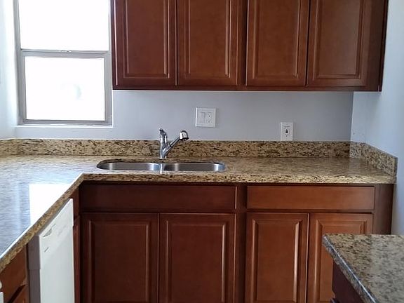 2nd image of 2332 E Clarendon Ave
